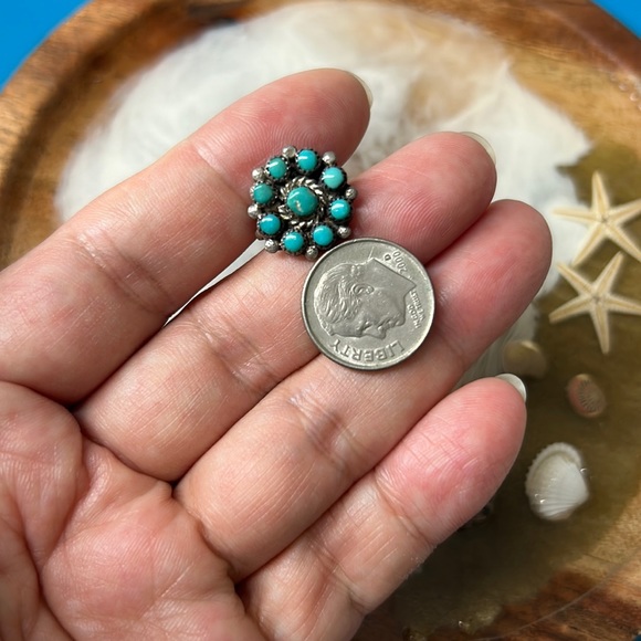 🖤Navajo Sterling silver turquoise screw-back earrings - Picture 7 of 9
